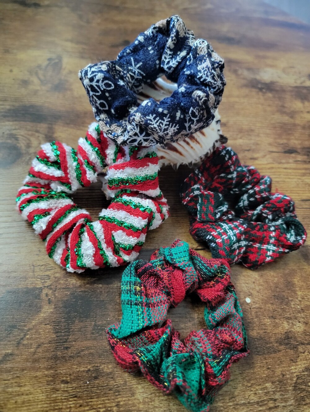 4pcs Holiday Plaid & Knit Scrunchie Set